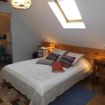 Hébergement de vacances De Caractere Avec Piscine Privee Chauffee Et Wi-fi, Proche Du Parc Des Volcans D'auvergne - Fr-1-742-602