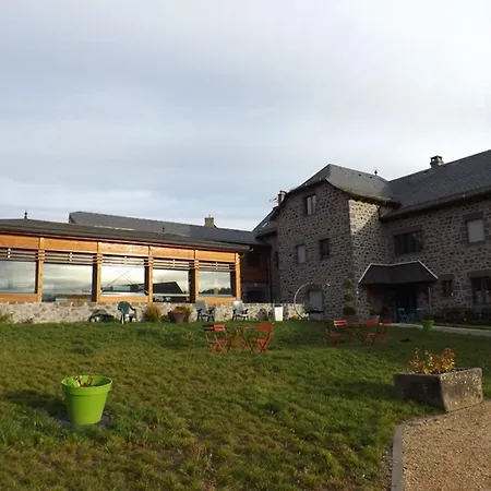 Hébergement de vacances De Caractere Avec Piscine Privee Chauffee Et Wi-fi, Proche Du Parc Des Volcans D'auvergne - Fr-1-742-602 Neussargues en Pinatelle